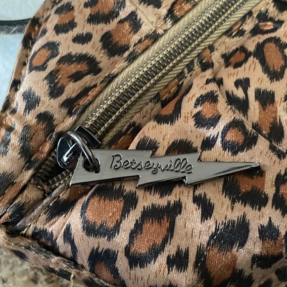 Betsey Johnson Leopard Print Lip Clutch - Picture 8 of 9
